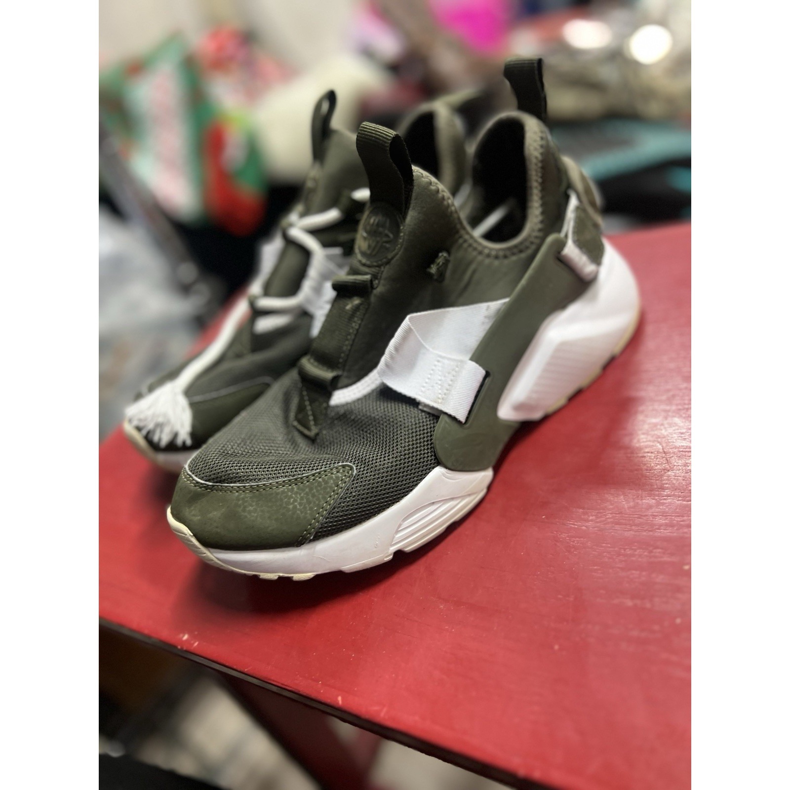 Nike Air Huarache City Low Womens Size 8 Green White Running Shoes Sneakers